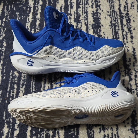 UA Curry Blue And White Basketball Shoes - Picture 2 of 3